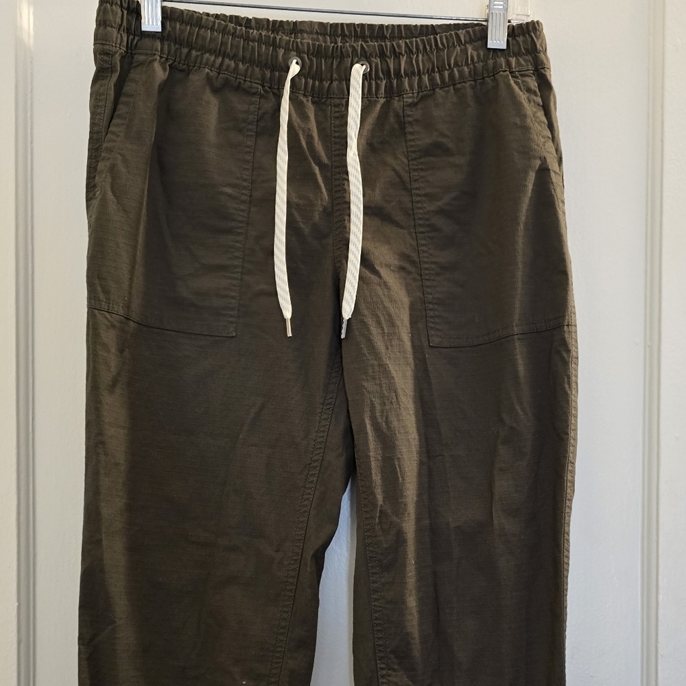 Vuori Olive Green Style  Cargo Pants with Everyday Comfort - Picture 4 of 12